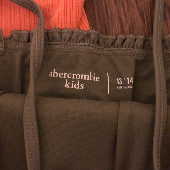 Bundle of 5 girls tanks, most XL incl volcom, Abercrombie, old navy - Picture 5 of 17